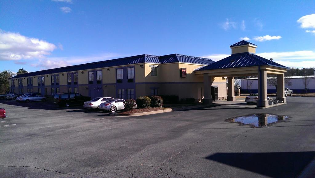 โรงแรมแม็คนูสัน ลอว์เรนซ์วิลล์ ภายนอก รูปภาพ